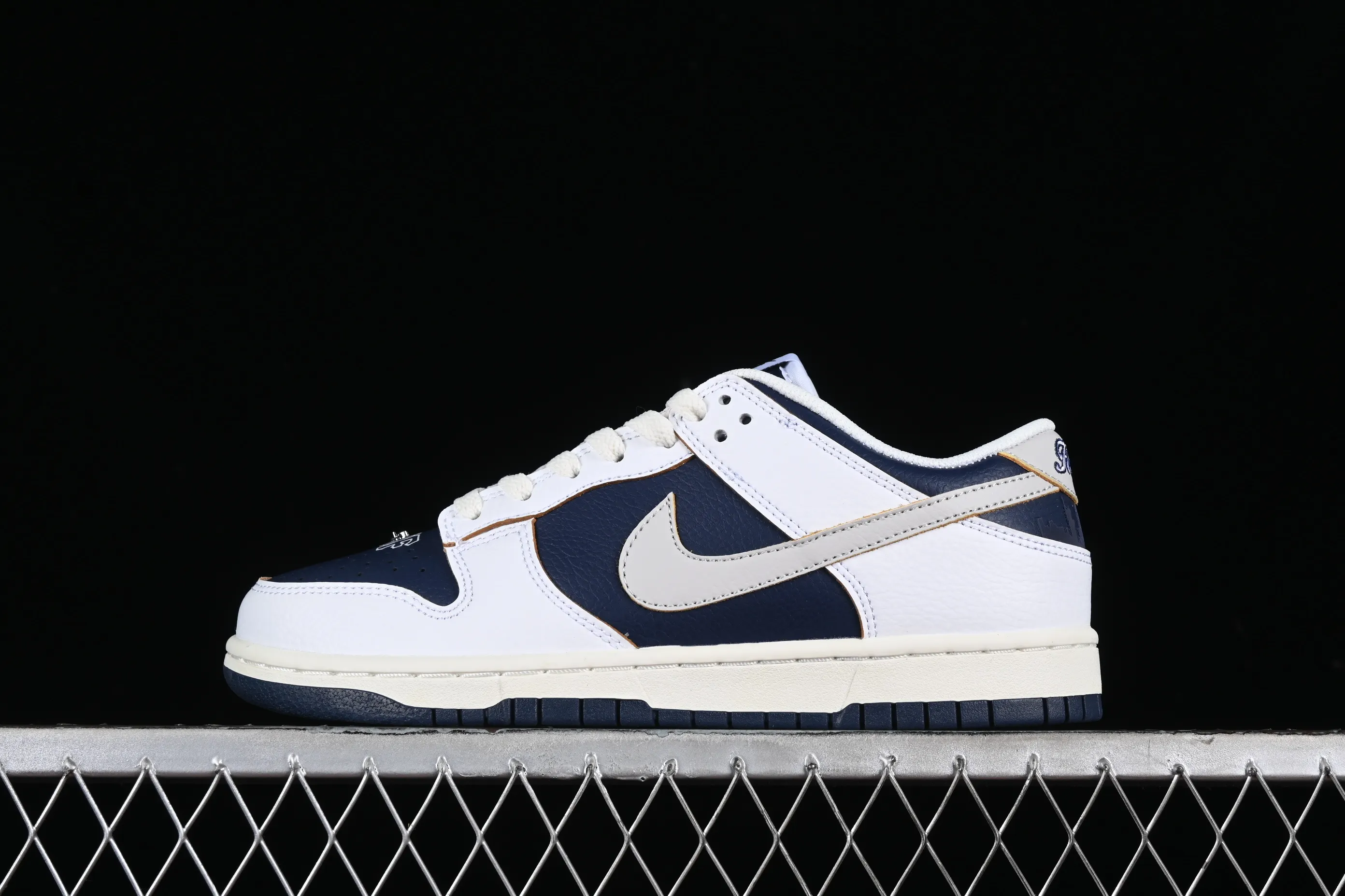 All categories Nk SB Dunk Series Nk SB Dunk Low low-top sneakers HUF x Nk SB Dunk Low NYC San Francisco joint model SB low-top sports and leisure sneakers FD8775-100